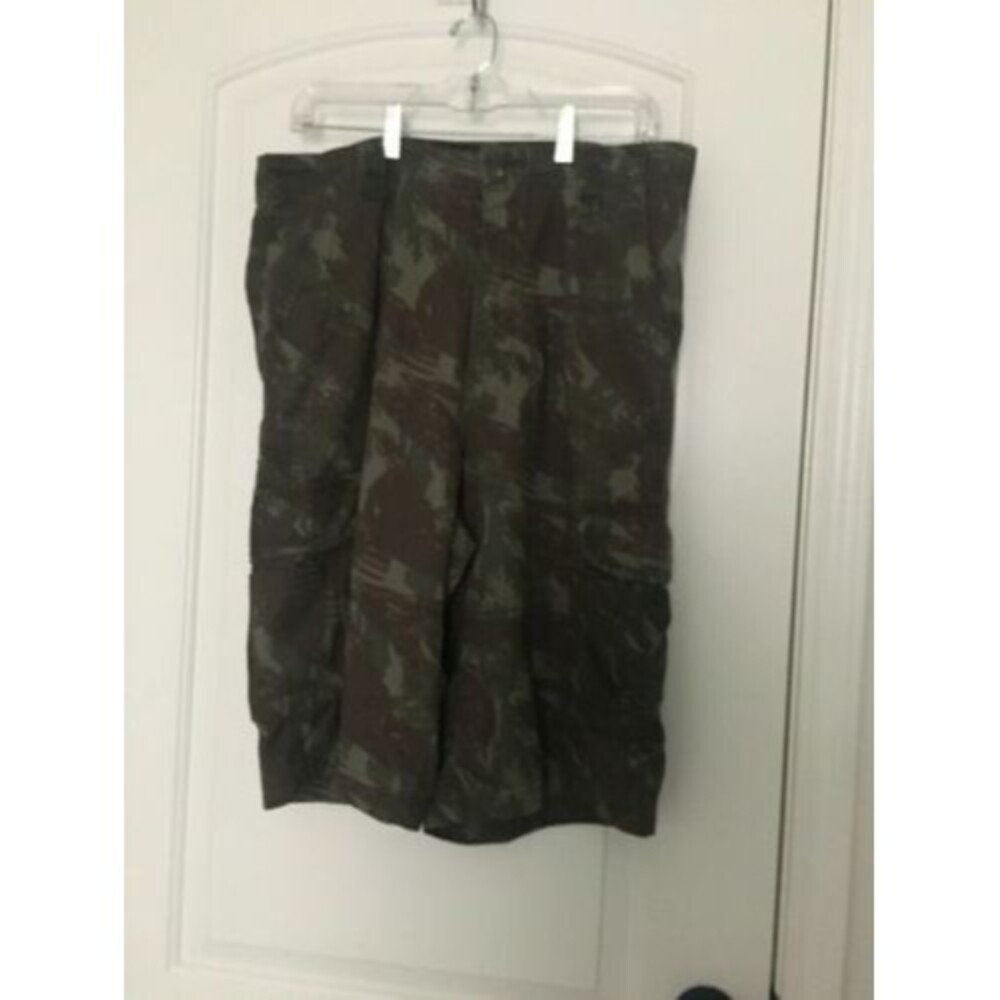 Swiss Cross Men's Casual Camouflage Cargo Shorts Zip Button Size 32